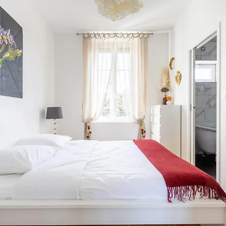 153 - Au Calme & Climatise شقة *